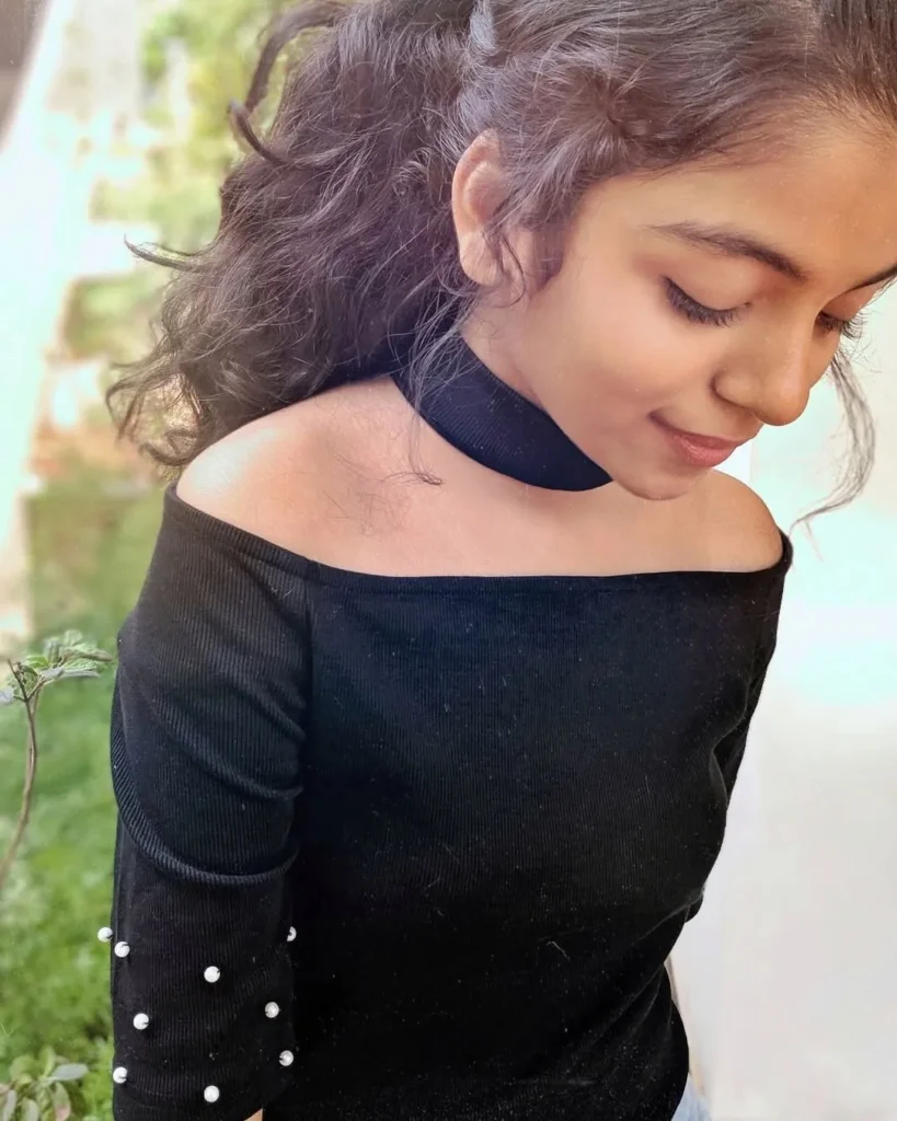 hansika krishna old childhood photo