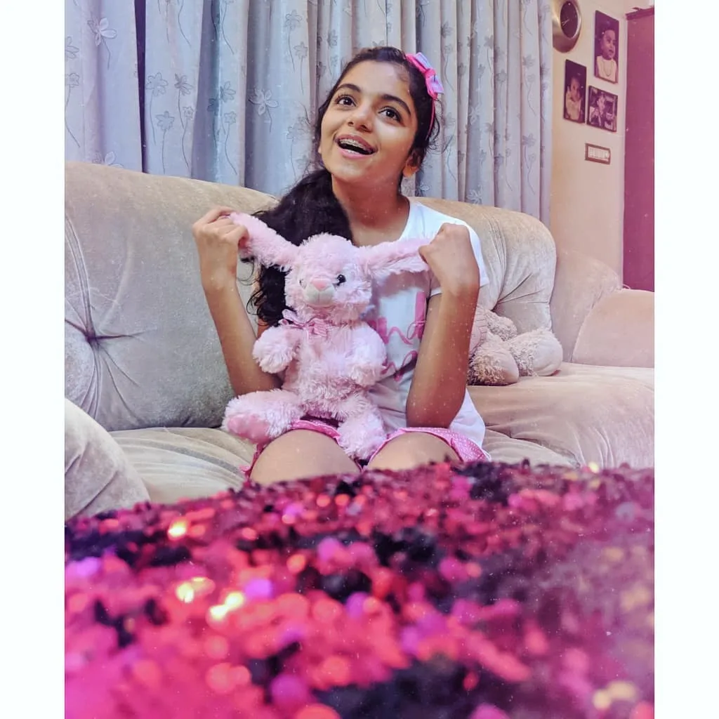 hansika krishna school days