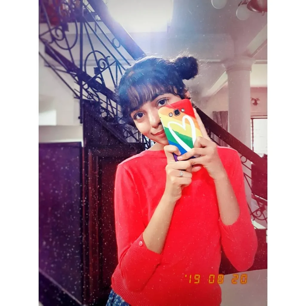 hansika krishna childhood photo