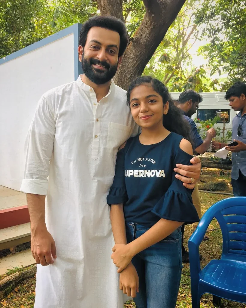 hansika krishna cute childhood pics