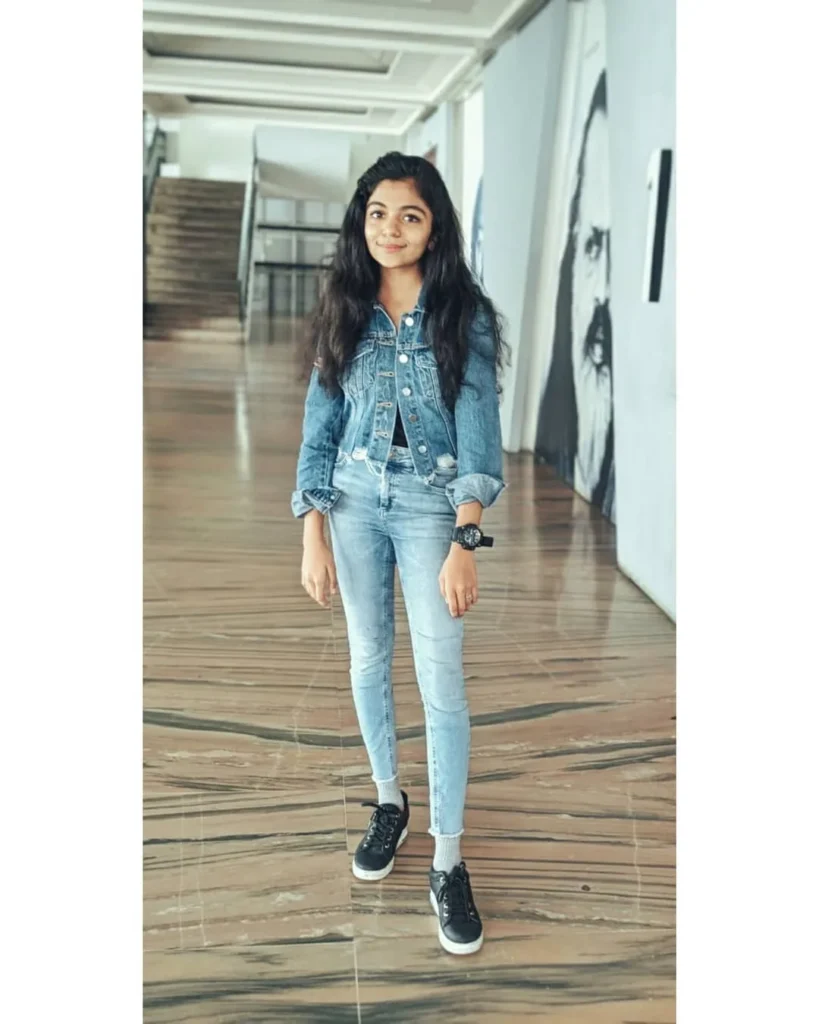 hansika krishna childhood photo