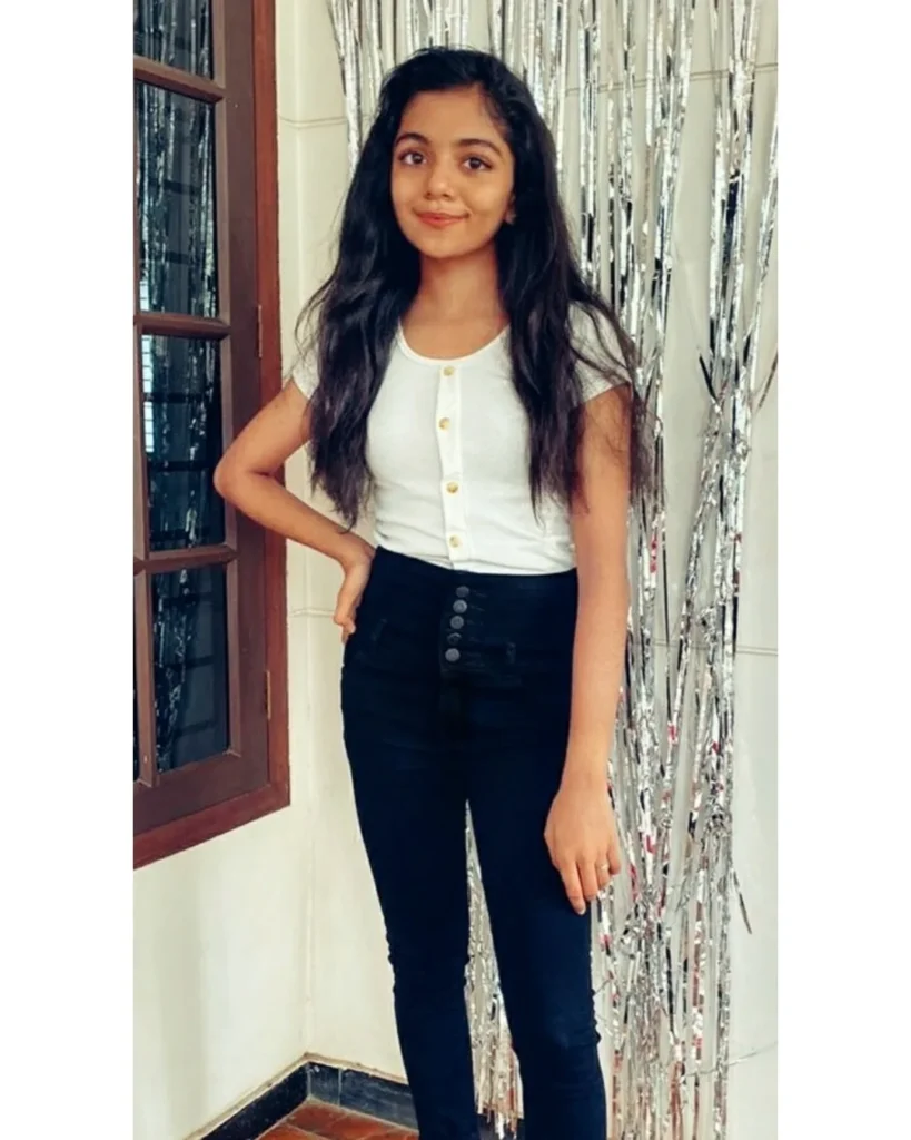 hansika krishna cute childhood pics