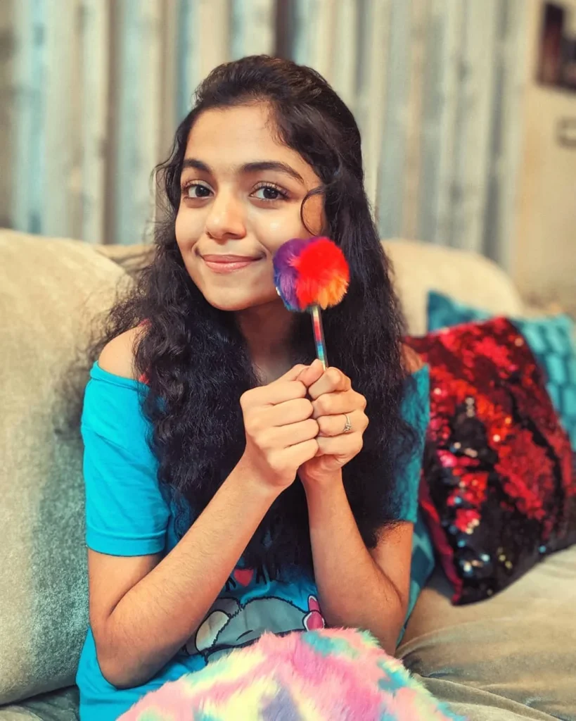 hansika krishna cute childhood pics