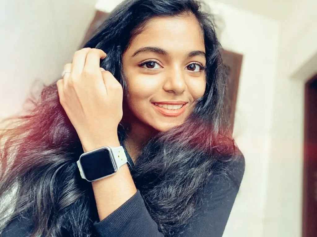 hansika krishna old childhood photo